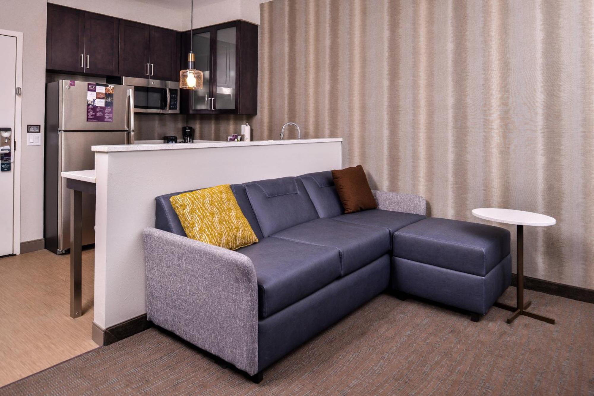 Hotel By Marriott Steele Creek 3*